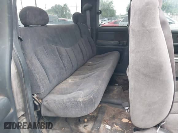 1999 Chevrolet Silverado 2500 LS с VIN 1GCGC29UXXE221514, выставлен на аукционе IAAI как лот 40267009 с пробегом Не указан миль и . История ставок и продаж доступна на DreamBid. Изображение 8.