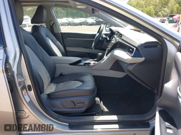 2019 Toyota Camry SE z VIN 4T1B11HK7KU778045, wystawiony jako IAAI lot #43079893 z przebiegiem 58 799 mil mil oraz . Historia ofert i sprzedaży dostępna na DreamBid. Obrazek 5.