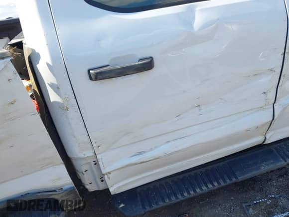 2024 Ford F-250 XL z VIN 1FT7W2BA2REE43068, wystawiony jako IAAI lot #43055236 z przebiegiem 52 868 mil mil oraz . Historia ofert i sprzedaży dostępna na DreamBid. Obrazek 6.