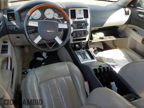 2005 Chrysler 300 C with VIN 2C3JA63H85H679092, listed as a Copart auction lot 70284705 with 191,335 mi miles and Salvage title. Bid and sale history available at DreamBid. Image 8.