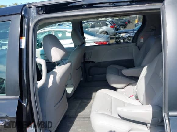 2015 Toyota Sienna Limited with VIN 5TDDK3DC9FS117289, listed as a IAAI auction lot 41861627 with 89,624 mi miles and . Bid and sale history available at DreamBid. Image 8.