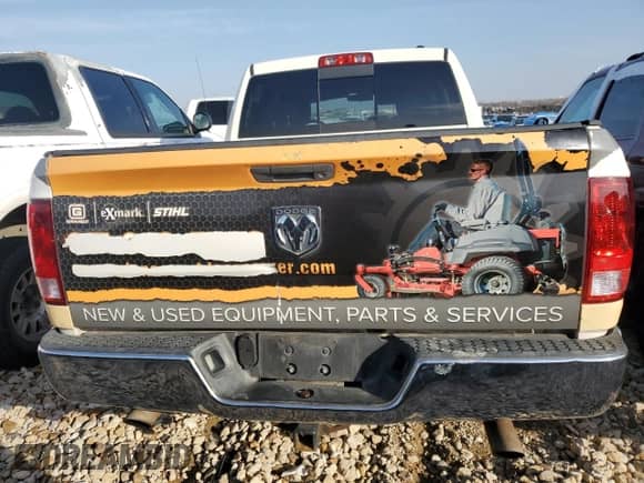 2009 Dodge 1500 ST with VIN 1D3HB18PX9S818364, listed as a Copart auction lot 43652115 with 178,183 mi miles and Clean title. Bid and sale history available at DreamBid. Image 6.