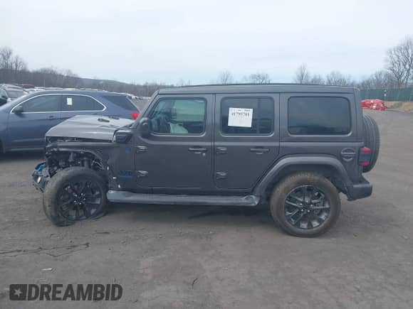 2021 Jeep Wrangler Unlimited Sahara z VIN 1C4JJXP65MW676726, wystawiony jako IAAI lot #41795701 z przebiegiem 38 480 mil mil oraz . Historia ofert i sprzedaży dostępna na DreamBid. Obrazek 14.