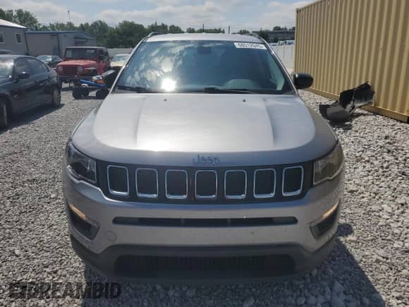 2018 Jeep Compass Sport z VIN 3C4NJDAB8JT252917, wystawiony jako Copart lot #68512045 z przebiegiem 107 350 mil mil oraz Szkoda całkowita • Salvage title. Historia ofert i sprzedaży dostępna na DreamBid. Obrazek 5.