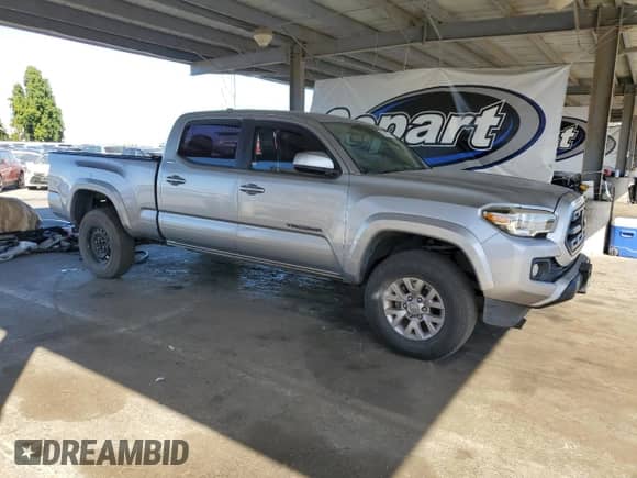 2017 Toyota Tacoma TRD Off Road z VIN 3TMDZ5BNXHM013263, wystawiony jako Copart lot #67589075 z przebiegiem 103 297 mil mil oraz Szkoda całkowita • Salvage title. Historia ofert i sprzedaży dostępna na DreamBid. Obrazek 4.
