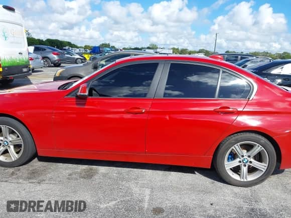 2013 BMW 3 Series 328i xDrive с VIN WBA3B3C57DF540929, выставлен на аукционе IAAI как лот 40829557 с пробегом 133 351 миль миль и . История ставок и продаж доступна на DreamBid. Изображение 14.