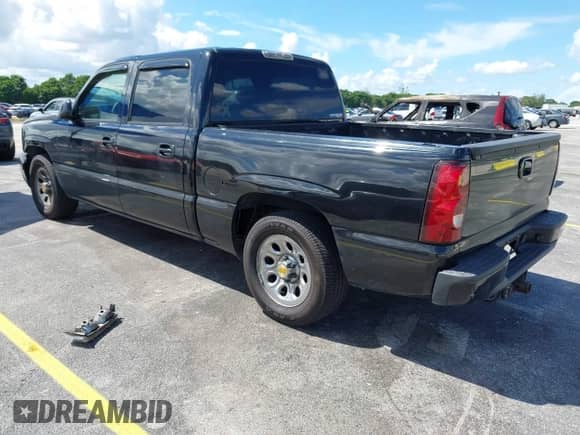 2005 Chevrolet Silverado 1500 LS z VIN 2GCEC13T451322080, wystawiony jako IAAI lot #43125281 z przebiegiem 205 678 mil mil oraz . Historia ofert i sprzedaży dostępna na DreamBid. Obrazek 3.