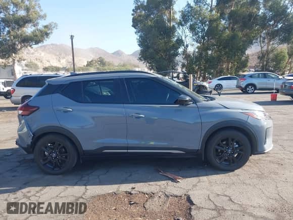 2023 Nissan Kicks SR с VIN 3N1CP5DV8PL567598, выставлен на аукционе IAAI как лот 43145527 с пробегом 41 773 миль миль и . История ставок и продаж доступна на DreamBid. Изображение 13.