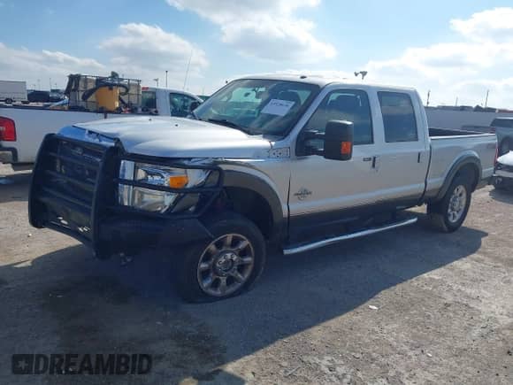 2015 Ford F-250 Lariat z VIN 1FT7W2BT6FEA39039, wystawiony jako IAAI lot #43528636 z przebiegiem 247 510 mil mil oraz . Historia ofert i sprzedaży dostępna na DreamBid. Obrazek 6.