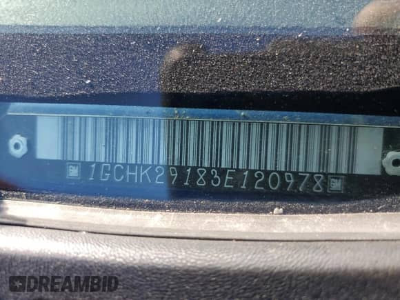 2003 Chevrolet Silverado 2500HD LT z VIN 1GCHK29183E120978, wystawiony jako Copart lot #81241735 z przebiegiem 306 355 mil mil oraz Szkoda całkowita • Salvage title. Historia ofert i sprzedaży dostępna na DreamBid. Obrazek 12.