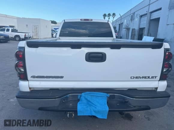 2005 Chevrolet Silverado 1500 Work Truck с VIN 1GCEC14V75Z282858, выставлен на аукционе IAAI как лот 43521553 с пробегом 133 656 миль миль и . История ставок и продаж доступна на DreamBid. Изображение 8.