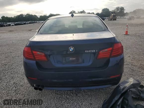 2012 BMW 5 Series 528i xDrive z VIN WBAXH5C57CDW08927, wystawiony jako Copart lot #68916195 z przebiegiem 144 751 mil mil oraz Czysty tytuł • Clean title. Historia ofert i sprzedaży dostępna na DreamBid. Obrazek 6.