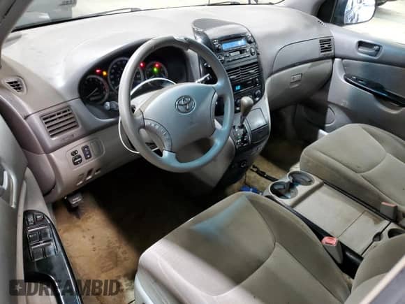 2005 Toyota Sienna LE with VIN 5TDBA23C05S048531, listed as a Copart auction lot 84935605 with 249,639 mi miles and Clean title. Bid and sale history available at DreamBid. Image 8.