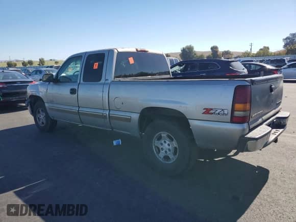 2001 Chevrolet Silverado 1500 LS z VIN 1GCEK19T81E123004, wystawiony jako Copart lot #90468215 z przebiegiem Nie podano mil oraz Czysty tytuł • Clean title. Historia ofert i sprzedaży dostępna na DreamBid. Obrazek 2.
