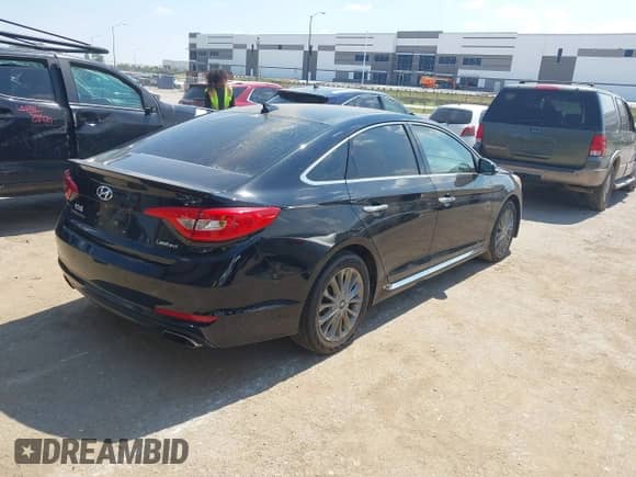 2015 Hyundai Sonata Sport с VIN 5NPE34AF8FH086662, выставлен на аукционе IAAI как лот 43240330 с пробегом 132 765 миль миль и . История ставок и продаж доступна на DreamBid. Изображение 4.