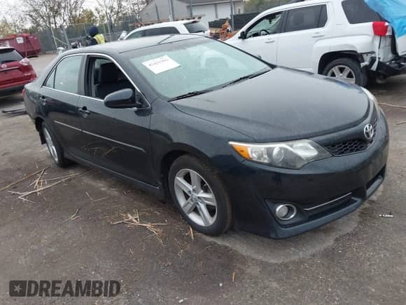 2013 Toyota Camry SE z VIN 4T1BF1FK3DU278021, wystawiony jako IAAI lot #43431903 z przebiegiem Nie podano mil oraz . Historia ofert i sprzedaży dostępna na DreamBid. Obrazek 1.