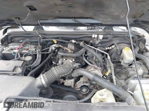 2007 Jeep Wrangler Unlimited Sahara z VIN 1J4GA59107L120503, wystawiony jako IAAI lot #42019384 z przebiegiem 230 965 mil mil oraz . Historia ofert i sprzedaży dostępna na DreamBid. Obrazek 10.