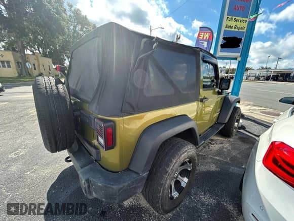 2008 Jeep Wrangler X z VIN 1J4FA24138L627219, wystawiony jako Copart lot #90665705 z przebiegiem 148 473 mil mil oraz Czysty tytuł • Clean title. Historia ofert i sprzedaży dostępna na DreamBid. Obrazek 4.