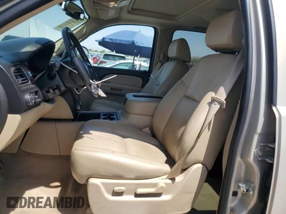 2007 Chevrolet Avalanche LTZ with VIN 3GNEC12037G218415, listed as a Copart auction lot 61975825 with 86,519 mi miles and Salvage title. Bid and sale history available at DreamBid. Image 7.