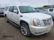 2007 Cadillac Escalade ESV с VIN 1GYFK66887R202024, выставлен на аукционе IAAI как лот 41841337 с пробегом 185 085 миль миль и . История ставок и продаж доступна на DreamBid. Изображение 1.