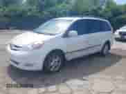 2006 Toyota Sienna XLE z VIN 5TDBA22C76S076720, wystawiony jako IAAI lot #41982066 z przebiegiem Nie podano mil oraz . Historia ofert i sprzedaży dostępna na DreamBid. Obrazek 2.