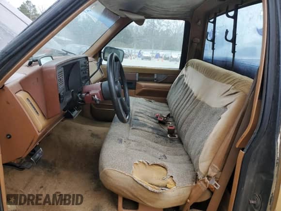 1989 Chevrolet Silverado 1500 с VIN 1GCDC14K4KE203263, выставлен на аукционе Copart как лот 47455485 с пробегом 2 279 550 миль миль и Списание • Salvage title. История ставок и продаж доступна на DreamBid. Изображение 7.