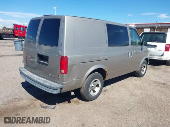 2001 Chevrolet Astro Cargo with VIN 1GCDM19W41B136656, listed as a IAAI auction lot 43157520 with 51,828 mi miles and . Bid and sale history available at DreamBid. Image 4.