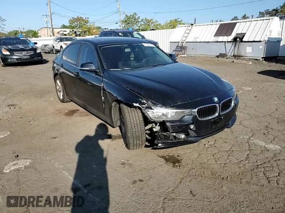 2015 BMW 3 Series 320i xDrive z VIN WBA3C3G56FNS73332, wystawiony jako Copart lot #81067435 z przebiegiem 116 258 mil mil oraz Szkoda całkowita • Salvage title. Historia ofert i sprzedaży dostępna na DreamBid. Obrazek 13.