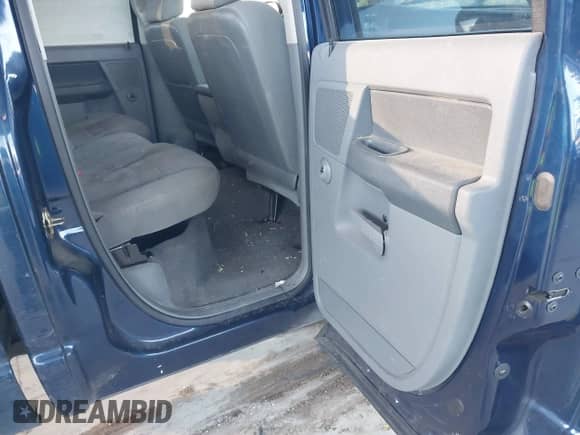 2006 Dodge 1500 SLT z VIN 1D7HU18PX6J230720, wystawiony jako IAAI lot #43461733 z przebiegiem 209 612 mil mil oraz . Historia ofert i sprzedaży dostępna na DreamBid. Obrazek 8.