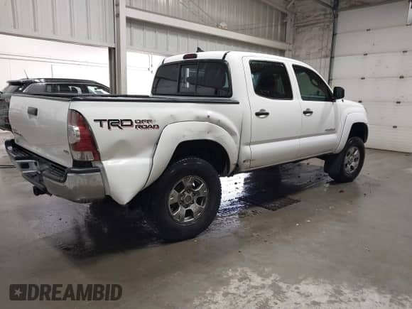 2014 Toyota Tacoma with VIN 3TMLU4EN8EM148737, listed as a IAAI auction lot 43256920 with 106,235 mi miles and . Bid and sale history available at DreamBid. Image 4.
