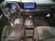 2023 Chevrolet Colorado 4WD Work Truck z VIN 1GCGTBEC6P1165608, wystawiony jako Copart lot #69935825 z przebiegiem 30 932 mil mil oraz Czysty tytuł • Clean title. Historia ofert i sprzedaży dostępna na DreamBid. Obrazek 8.