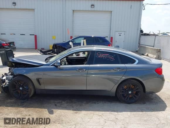 2015 BMW 4 Series 435i xDrive z VIN WBA4B3C54FD669763, wystawiony jako IAAI lot #42962391 z przebiegiem 115 375 mil mil oraz . Historia ofert i sprzedaży dostępna na DreamBid. Obrazek 13.