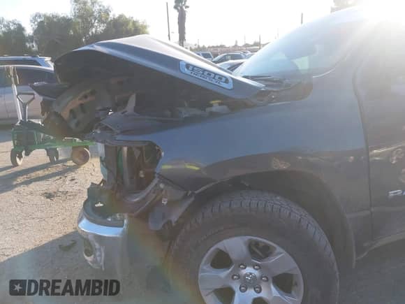 2020 Ram 1500 Lone Star z VIN 1C6RREFT4LN372628, wystawiony jako IAAI lot #41626656 z przebiegiem 50 048 mil mil oraz . Historia ofert i sprzedaży dostępna na DreamBid. Obrazek 6.