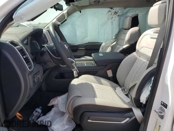 2025 Ram 1500 z VIN 1C6SRFKP5SN615510, wystawiony jako Copart lot #52185475 z przebiegiem 593 mil mil oraz Szkoda całkowita • Salvage title. Historia ofert i sprzedaży dostępna na DreamBid. Obrazek 7.