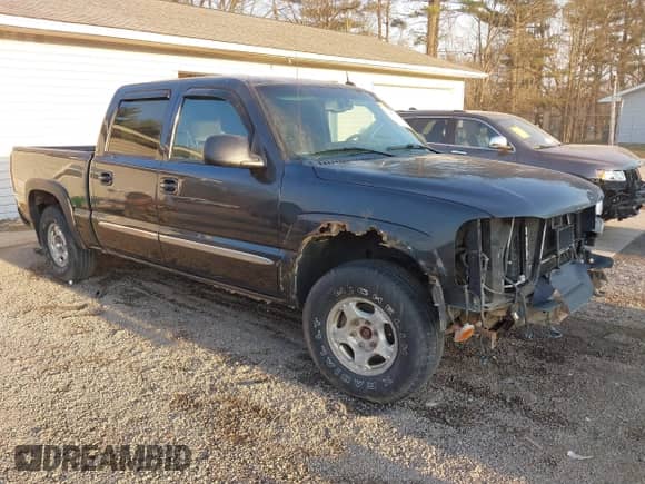 2004 GMC Sierra 1500 SLE z VIN 2GTEK13T041435042, wystawiony jako IAAI lot #41777775 z przebiegiem 218 745 mil mil oraz . Historia ofert i sprzedaży dostępna na DreamBid. Obrazek 1.