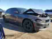 2016 Dodge Charger SXT z VIN 2C3CDXHG5GH355221, wystawiony jako Copart lot #90283645 z przebiegiem 133 086 mil mil oraz Czysty tytuł • Clean title. Historia ofert i sprzedaży dostępna na DreamBid. Obrazek 4.