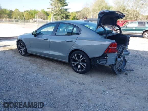 2024 Volvo S60 Core Dark Theme с VIN 7JRL12TK8RG313547, выставлен на аукционе IAAI как лот 42055228 с пробегом 22 672 миль миль и . История ставок и продаж доступна на DreamBid. Изображение 3.