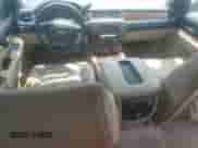 2008 Chevrolet Suburban LTZ z VIN 1GNFC16028R121772, wystawiony jako Copart lot #70331625 z przebiegiem 250 955 mil mil oraz Szkoda całkowita • Salvage title. Historia ofert i sprzedaży dostępna na DreamBid. Obrazek 8.
