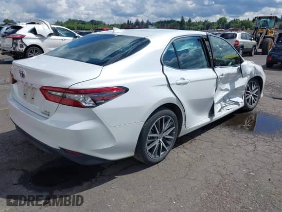 2023 Toyota Camry Hybrid XLE с VIN 4T1F31AK6PU615593, выставлен на аукционе IAAI как лот 42131977 с пробегом 11 300 миль миль и . История ставок и продаж доступна на DreamBid. Изображение 4.