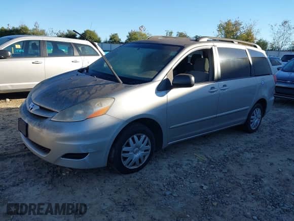2010 Toyota Sienna CE с VIN 5TDKK4CC5AS315181, выставлен на аукционе IAAI как лот 43497500 с пробегом 225 749 миль миль и . История ставок и продаж доступна на DreamBid. Изображение 2.