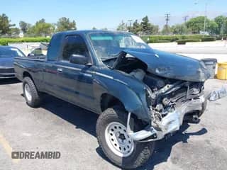 1995 Toyota Tacoma z VIN 4TAUN53B5SZ082797, wystawiony jako IAAI lot #42660124 z przebiegiem 181 066 mil mil oraz . Historia ofert i sprzedaży dostępna na DreamBid. Obrazek 1.