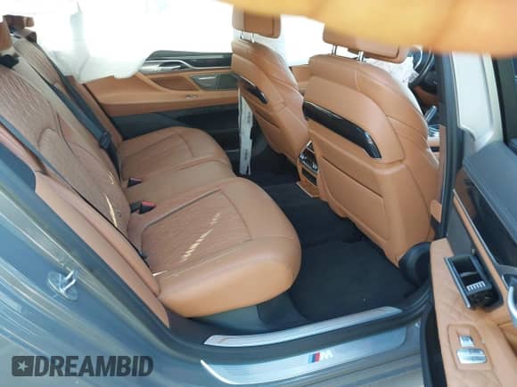 2021 BMW 7 Series 740i z VIN WBA7T2C01MCF23447, wystawiony jako IAAI lot #43110287 z przebiegiem Nie podano mil oraz . Historia ofert i sprzedaży dostępna na DreamBid. Obrazek 8.