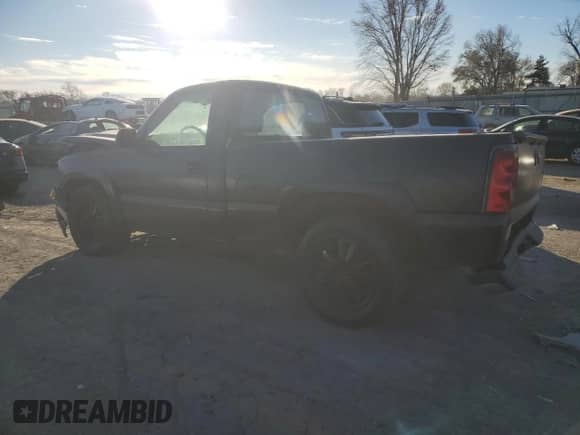 2005 Chevrolet Silverado 1500 z VIN 1GCEC14T45Z271864, wystawiony jako Copart lot #84507104 z przebiegiem 191 813 mil mil oraz Szkoda całkowita • Salvage title. Historia ofert i sprzedaży dostępna na DreamBid. Obrazek 2.