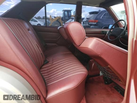 1986 Mercedes-Benz 300 E z VIN WDBEA30D6GA268125, wystawiony jako Copart lot #86553085 z przebiegiem 106 362 mil mil oraz Czysty tytuł • Clean title. Historia ofert i sprzedaży dostępna na DreamBid. Obrazek 10.