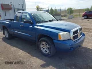 2006 Dodge Dakota SLT with VIN 1D7HE42K96S702704, listed as a IAAI auction lot 43215328 with 160,586 mi miles and . Bid and sale history available at DreamBid. Image 1.