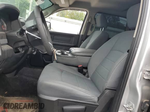 2018 Ram 1500 Tradesman z VIN 1C6RR7KM5JS274717, wystawiony jako Copart lot #61930744 z przebiegiem 115 880 mil mil oraz Czysty tytuł • Clean title. Historia ofert i sprzedaży dostępna na DreamBid. Obrazek 7.