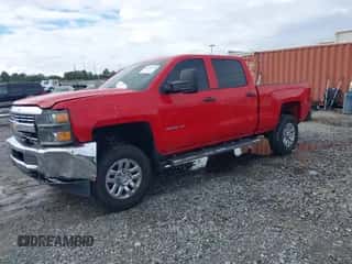 2015 Chevrolet Silverado 2500HD Work Truck z VIN 1GC1CUEG4FF190223, wystawiony jako IAAI lot #43393249 z przebiegiem 121 130 mil mil oraz . Historia ofert i sprzedaży dostępna na DreamBid. Obrazek 2.