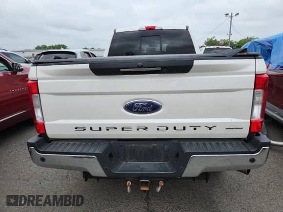 2017 Ford F-250 Lariat z VIN 1FT7W2B66HEC83268, wystawiony jako Copart lot #64170905 z przebiegiem Nie podano mil oraz Nie do naprawy • Non repairable. Historia ofert i sprzedaży dostępna na DreamBid. Obrazek 6.