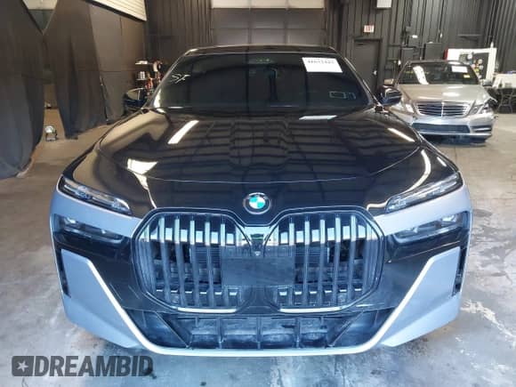 2024 BMW 7 Series 760i xDrive with VIN WBA33EJ08RCP32188, listed as a IAAI auction lot 41632443 with 16,728 mi miles and . Bid and sale history available at DreamBid. Image 12.
