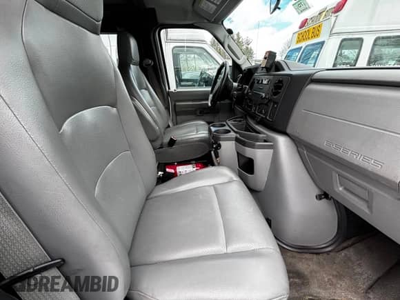 2014 Ford Econoline Cargo Commercial with VIN 1FTNS2EW7EDB18538, listed as a Copart auction lot 44216815 with 130,432 mi miles and Clean title. Bid and sale history available at DreamBid. Image 5.